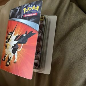Pokémon flip book (includes cards)